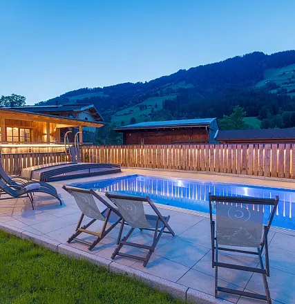 grittlmuehle-brixentalerstrasse-17-brixen-06-2024-aussen-abend-9