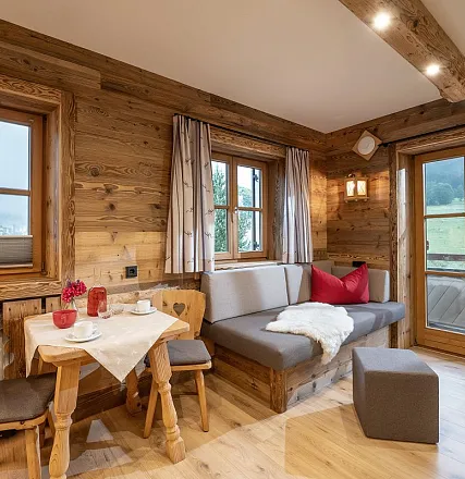 grittlmuehle-brixentalerstrasse-17-brixen-07-2023-appartement-gaisberg-wohkueche-2