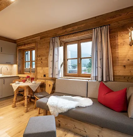 grittlmuehle-brixentalerstrasse-17-brixen-07-2023-appartement-gaisberg-wohkueche