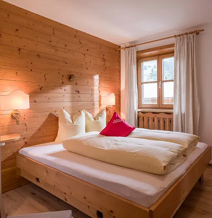 landhaus-schermer-brixen-app-hohe-salve-schlafzimmer-1