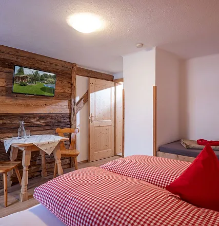 landhaus-schermer-brixentalerstrasse-17-brixen-12-2019-schlafzimmer-3