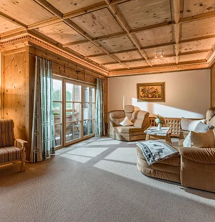 landhaus-schermer-grittlmuehle-brixentalerstrasse-17-brixen-06-2020-ferienwohnung-alpenrose-wohnzimmer