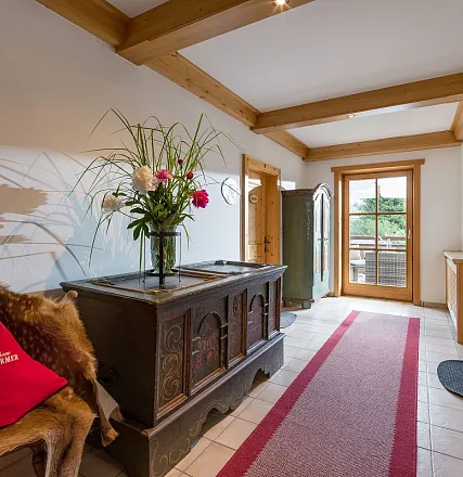 landhaus-schermer-grittlmuehle-brixentalerstrasse-17-brixen-06-2020-gang-1