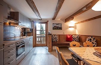 landhaus-schermer-brixentalerstrasse-17-brixen-12-2019-wohnkueche