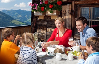 Bergfrühstück mit der Familie